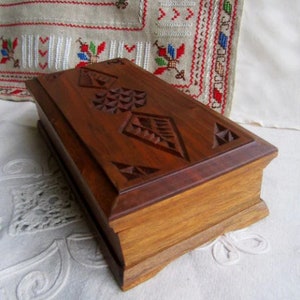 Hand Carved Walnut Wooden Jewelry Box: Vintage Bulgarian Art