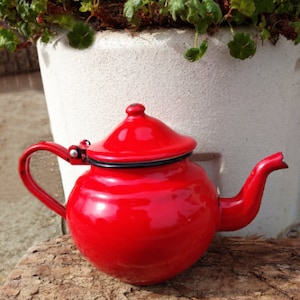 Vintage enamel kettle 60&#39;s,Vintage Red Enamel Teapot,Antique Enamelware,Galvanized teapot for cooking