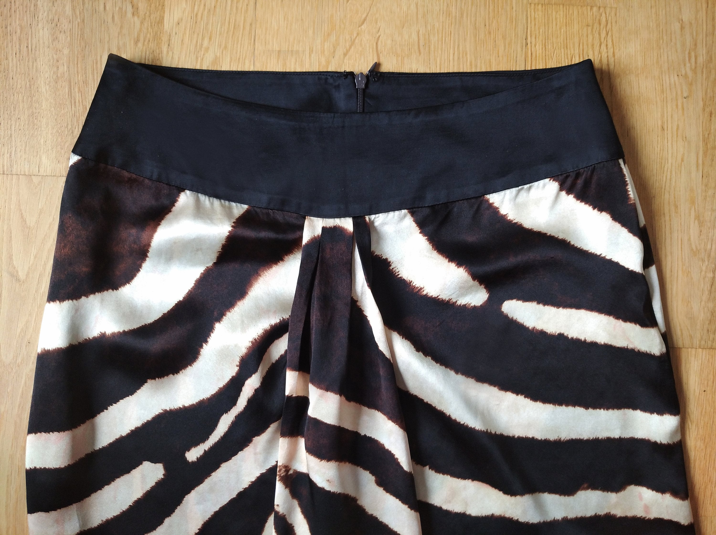 Jupe Gianfranco Ferre Taille 40 - Viscose, Motif Géométrique, Fente, Fabriquée En Italie