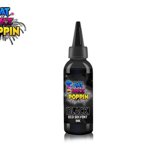 K&ouml;nnte beinhalten: Eine schwarze Flasche mit schwarzer &Ouml;ko-L&ouml;semittel-Tinte mit dem Etikett "DAT INKZ POPPIN BLACK ECO SOLVENT INK"