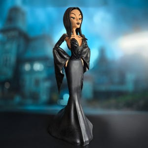 Rodzina Addamsów – figurka Morticia | Zestaw do samodzielnego montażu garażu w technologii druku 3D