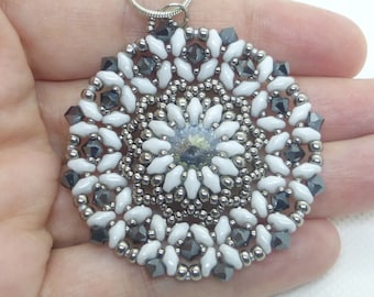 Tutorial de confecção de pingente Alaska: Tecelagem de miçangas Rivoli (padrão em PDF)