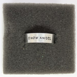 Bagues estampées à la main inspirées de reneé rapp de tout pour tout le monde, ange des neiges, jolies filles, contusions et plus snow angel