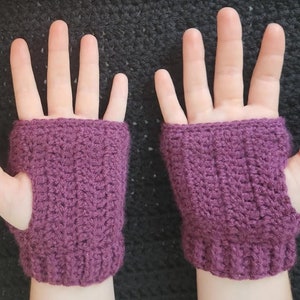 PATTERN: Crochet Skull Fingerless Gloves image 2