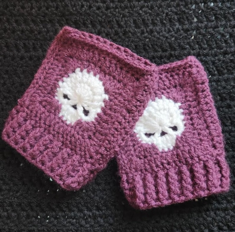PATTERN: Crochet Skull Fingerless Gloves image 3