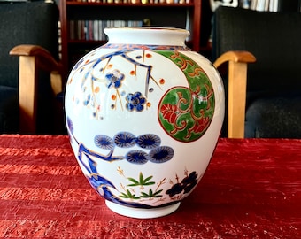 Vintage Imari Style Ginger Jar Vase by Kutani Brocade (Japan) For Bloomingdales Circa 1990