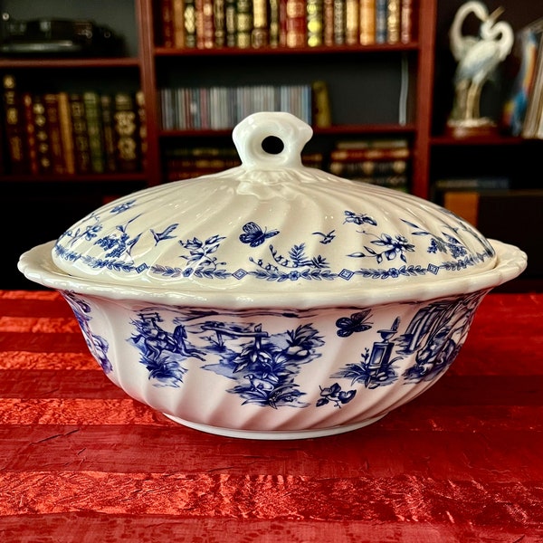 Vintage Churchill China "Toile"Blue and White Covered Vegetable Bowl