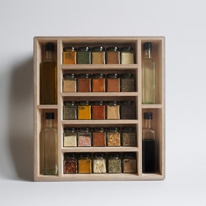 Natural spice rack with 25 jars and 4 oil bottles