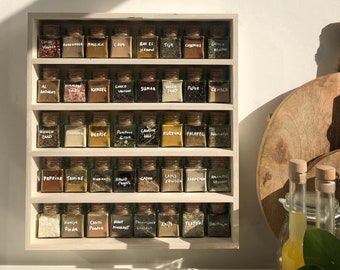 Wooden spicerack with 40 glass spicejars (Cork lid)