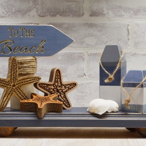 Decoración de bandeja de playa * Decoración de bandeja escalonada de verano * Decoración costera * Estrella de mar * Letrero de playa * Bandeja de playa * Boya azul y blanca * Tema náutico