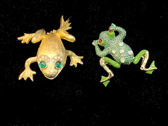 Vintage Gold Tone and Articulating Frog Brooches.… - image 1