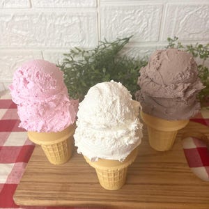 Realistic Fake Ice Cream Cone Prop: Strawberry, Chocolate, Vanilla Dessert Decor immagine 3