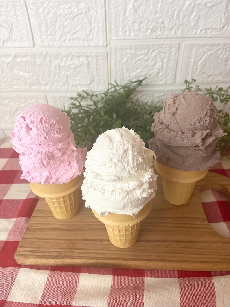 Realistic Fake Ice Cream Cone Prop: Strawberry, Chocolate, Vanilla Dessert Decor immagine 3