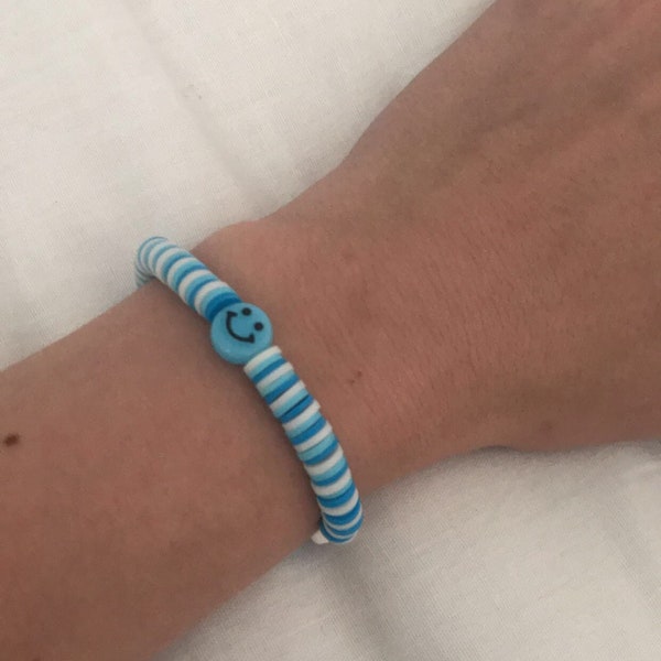 Blauwe kleiparelarmband
