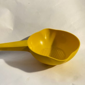 Tupperware vintage strainer retro golden yellow colander double spouts