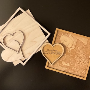 Marco conmemorativo con corazón para imágenes grabadas Archivo cortado con láser Glowforge Archivo digital Cortador láser Svg Pdf SIN PRODUCTO FÍSICO