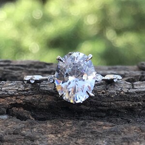 2 Carat Oval moissanite Engagement Ring, Halo 14K Gold Ring , Wedding Anniversary ring, Best Proposal Ring for women ,Sterling silver ring