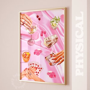 Muurprint roze speelkaarten, roze pokernachtkaarten en drankjes, retro Pink cheers-print, kunst aan de grote muur, fysieke poster