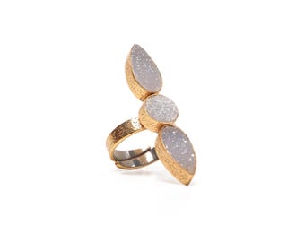 The EOS Druzy Ring, Gold Emerald Ring, Dainty Raw Gemstone Ring, Birthstone Ring for Mom, Personalized Ring, Crown Pearl Ring, Gifts for Her