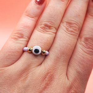 Anillo de ojos saltones con cuentas personalizado