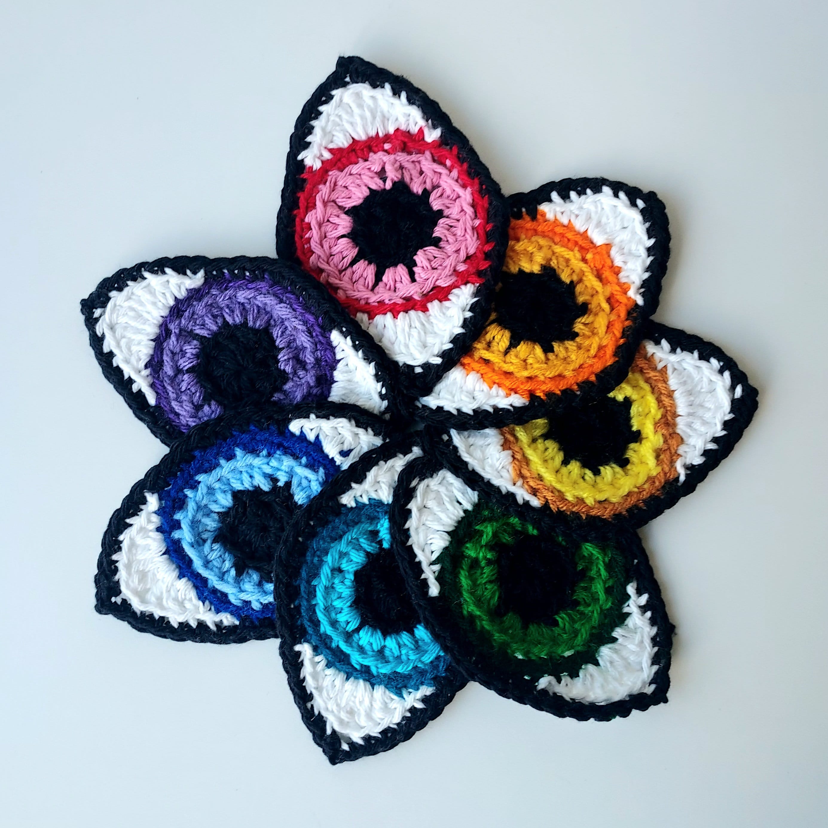Craftimism: Embroidered Eye Tutorial  Crochet eyes, Crochet applique,  Crochet patterns