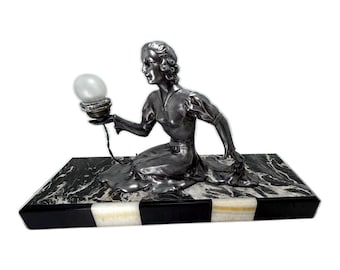 Lámpara de noche Art Déco Lady: base de mármol francés, figura de metal.