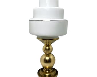 Lámpara Art Déco de latón con pantalla de cristal blanco – Iluminación modernista vintage de los años 30