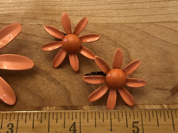 Vintage Peach Enamel Daisy Flower Brooch Pin and … - image 3