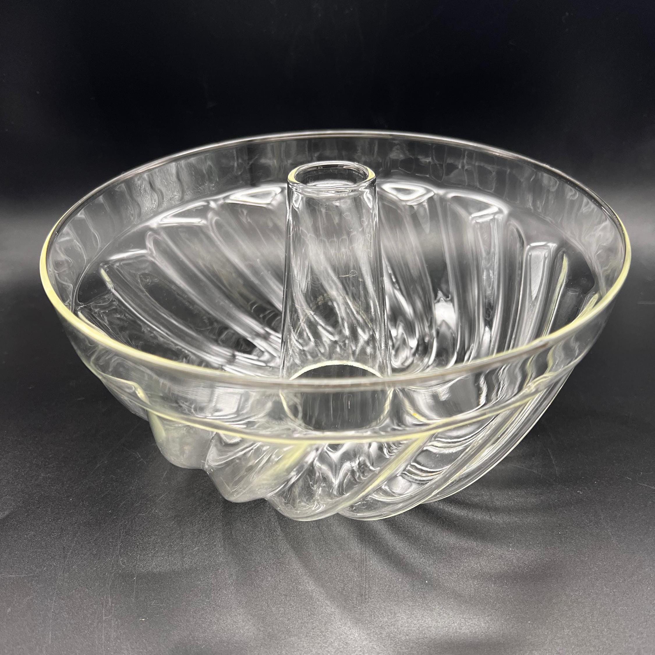 Glass bundt cake pan hot sale