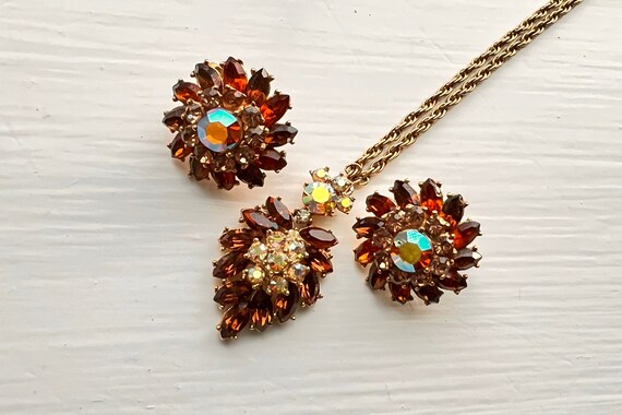 Vintage Crown Trifari Amber Crystal Necklace and … - image 5