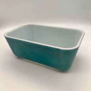 Vintage Blue/Turquoise Pyrex Refrigerator Dish 1-1/2 pint (0502, no lid)