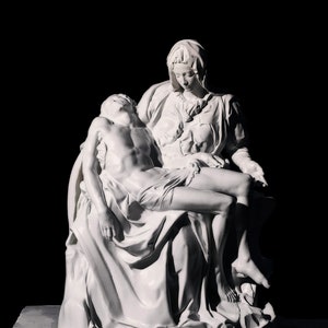Michelangelo's Pietà (Piedad) 25 cm. Exact replica. high quality resin
