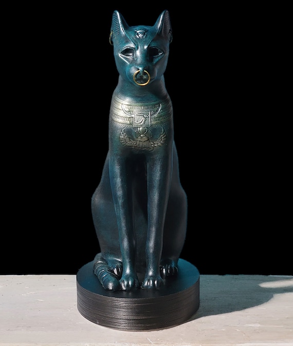 大英博物館所蔵のゲイヤー＝アンダーソンの猫（バステト）。後期。正確