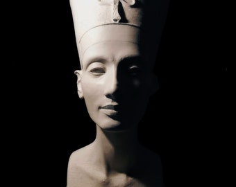 Nefertiti bust (Nofretete). Real size, Matte white color. painted and aged by historian artists. EXACTLY like the original