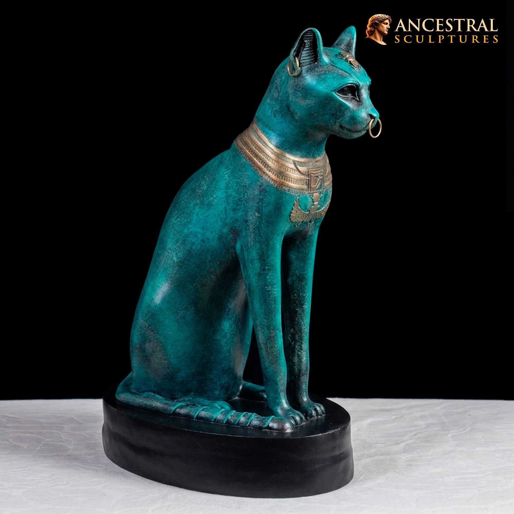 大英博物館所蔵のゲイヤー＝アンダーソンの猫（バステト）。後期。正確