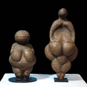Pack Venus Willendorf & Venus Lespugue. Exact replica. Marble powder finish
