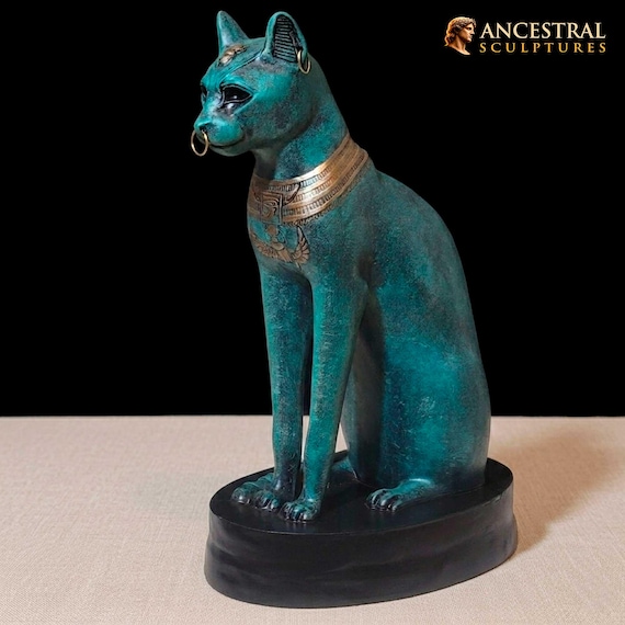大英博物館所蔵のゲイヤー＝アンダーソンの猫（バステト）。後期。正確