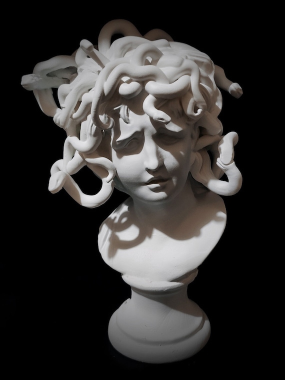 メドゥーサの胸像 – ローマ・カピトリーノ美術館所蔵の古代ローマ彫刻