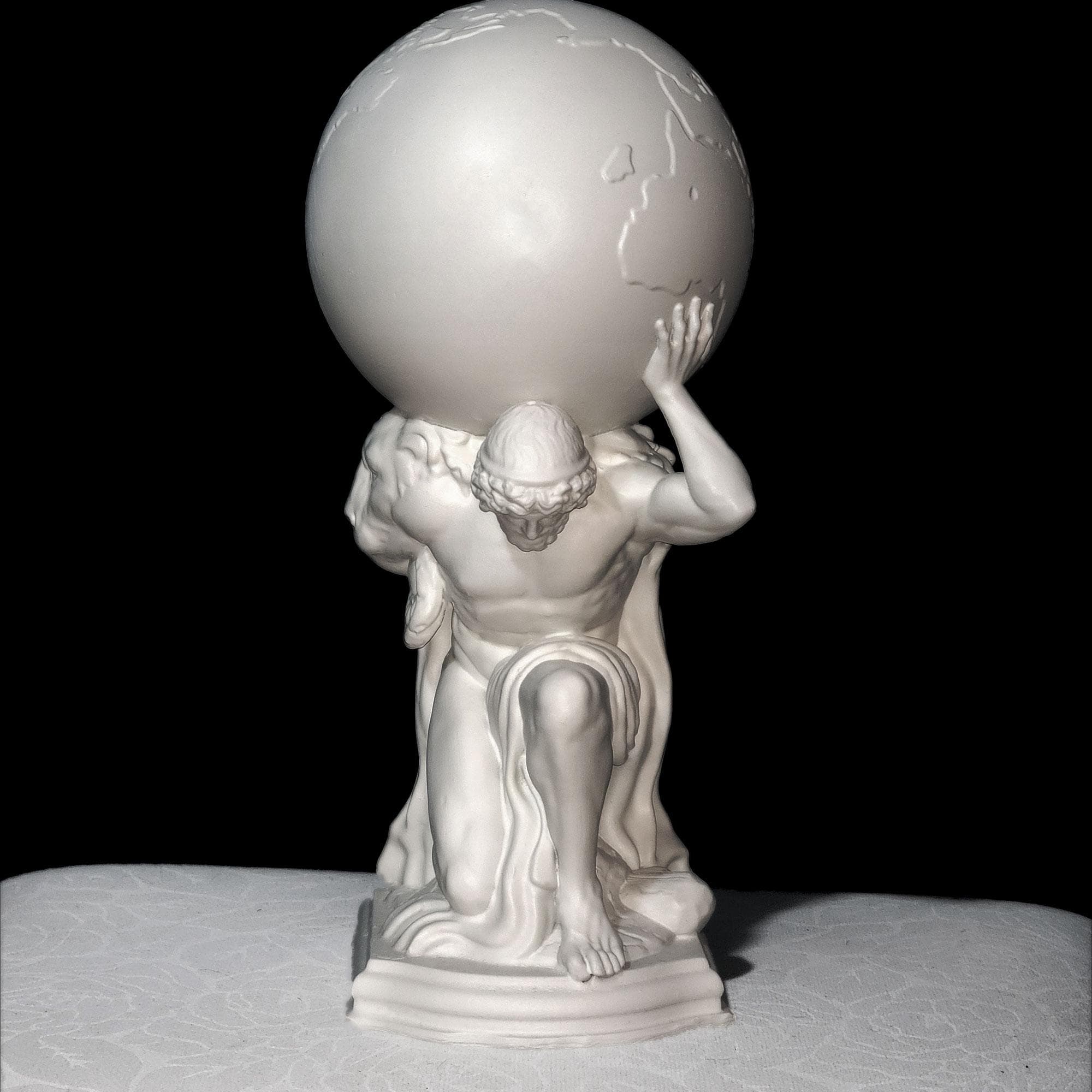 ファルネーゼのアトラス彫刻 | 天球儀付きアトラス像 | 古代ギリシャの