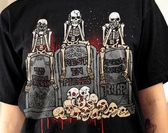 T-shirt unisex No Evil Skeletons, 3 scheletri saggi, See No Evil Hear No Evil Speak No Evil, Mantra divertente della lapide, Rest in Pieces Graveyard