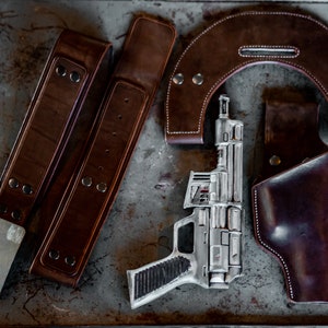 COMPLETE KIT Mandalorian Heavy Blaster PROP, Leather Holster & Belt