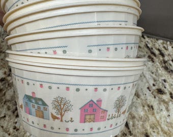 Vintage Heartland Packerware set with Lids