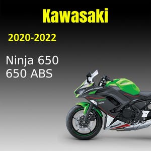 以下が含まれることがあります： 2020年から2022年モデルのKawasaki Ninja 650 ABSのバイク。黒と緑の車体に白いアクセント。画像上部には黄色のKawasakiロゴ。スポーツバイクです。