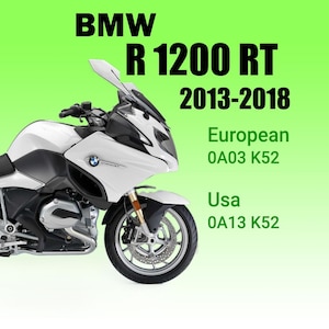Puede incluir: Una motocicleta BMW R 1200 RT blanca y negra. La imagen incluye el texto "BMW R 1200 RT 2013-2018". Texto adicional indica modelos europeos y estadounidenses con códigos específicos.