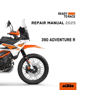 Op de afbeelding: Een witte, zwarte en oranje KTM 390 Adventure R motorfiets. De afbeelding bevat de tekst "READY TO RACE" en "REPAIR MANUAL 2025". De motorfiets heeft een zwarte band en een zilveren schijfrem.