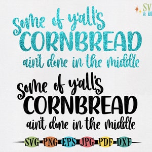 Puede incluir: Un gráfico de purpurina turquesa con el texto "Some of y'all's Cornbread ain't done in the middle" repetido dos veces. El texto está en una fuente manuscrita. Debajo del texto hay una fila de círculos de colores con el texto "SVG PNG EPS JPG PDF DXF".