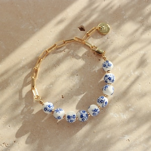 Floral bracelet with painted porcelain beads - 18K gold plated or 925 sterling silver / individual length / Delft design