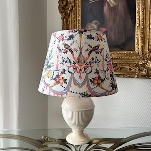 Abajur Toile de Jouy feito à mão com pássaros florais - Abajur feito à mão em francês Toile de Jouy Marie Antoinette Design – Pássaros e florais