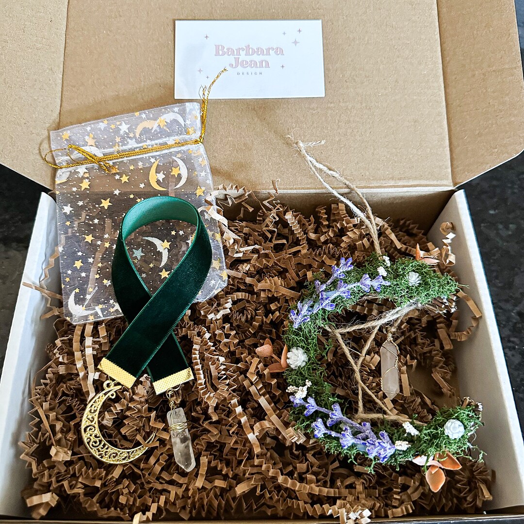 Cottagecore Gift Box for Book Lovers Bookmark Gift Bookshelf Decor