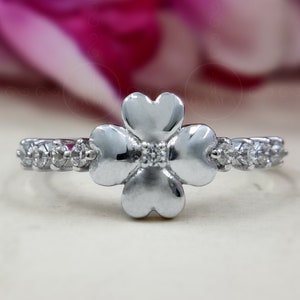 Flower Style Nature Inspired Minimalist Ring, Simulated Diamond Floral Ring, Unique Heart Cut Ring, 925 Sterling Silver Wedding Ring